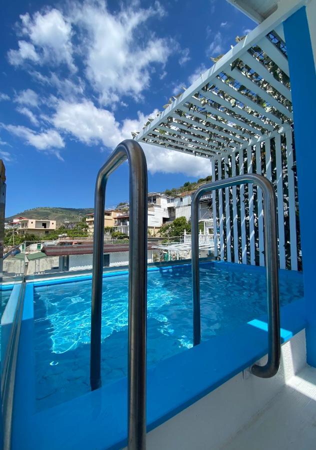 Qeparo Napolon Complex Hotel Екстериор снимка