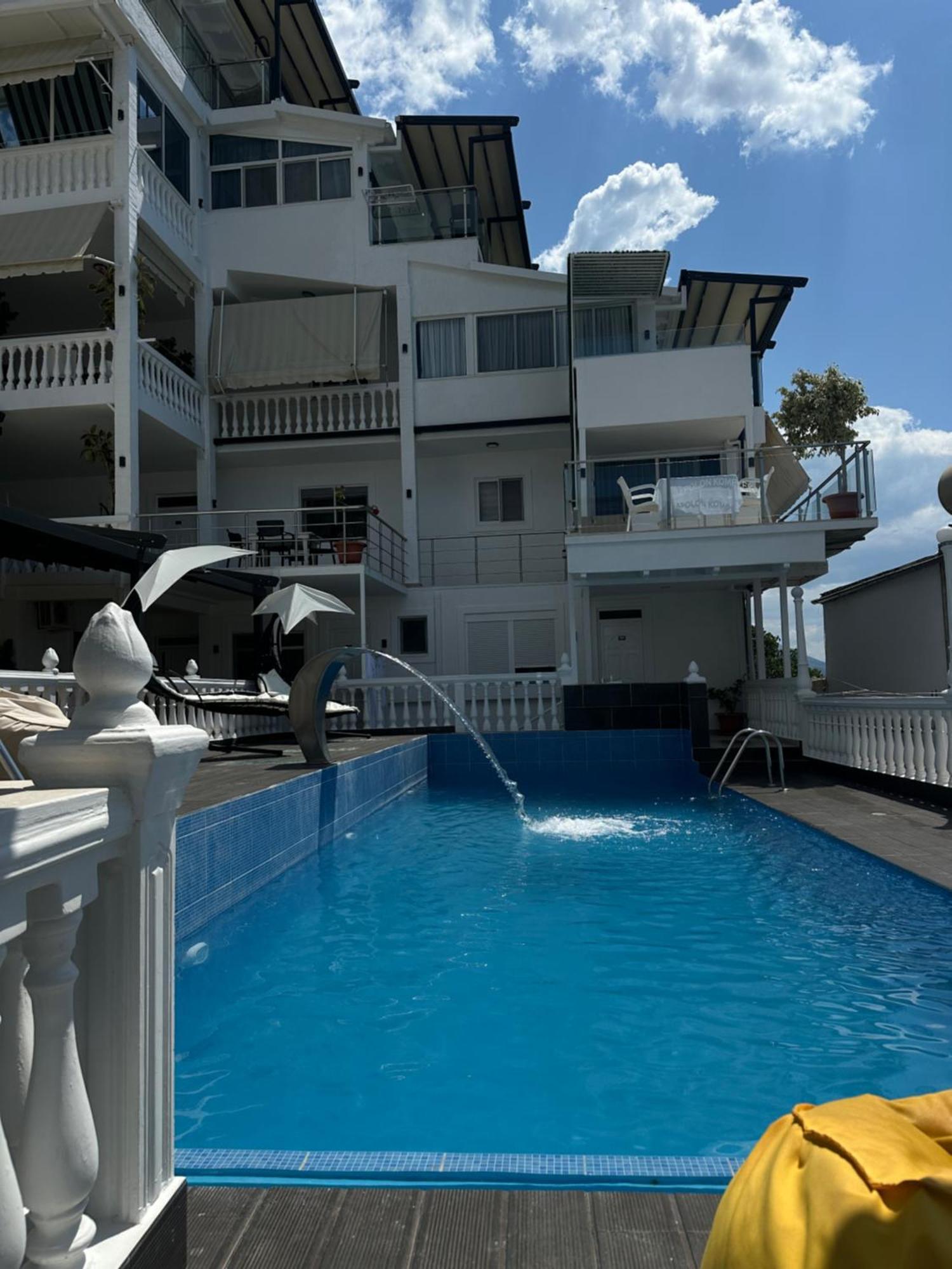 Qeparo Napolon Complex Hotel Екстериор снимка