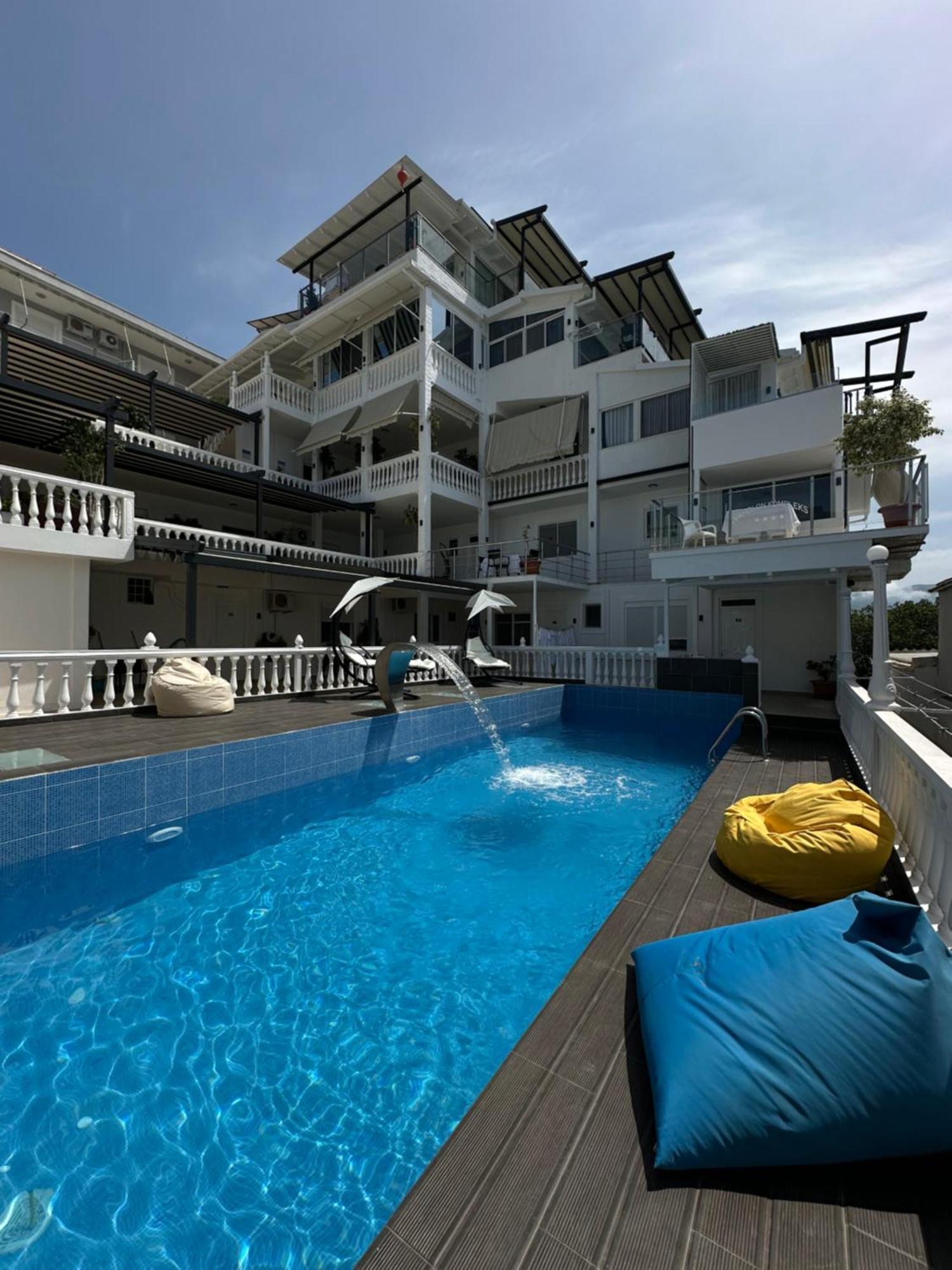 Qeparo Napolon Complex Hotel Екстериор снимка