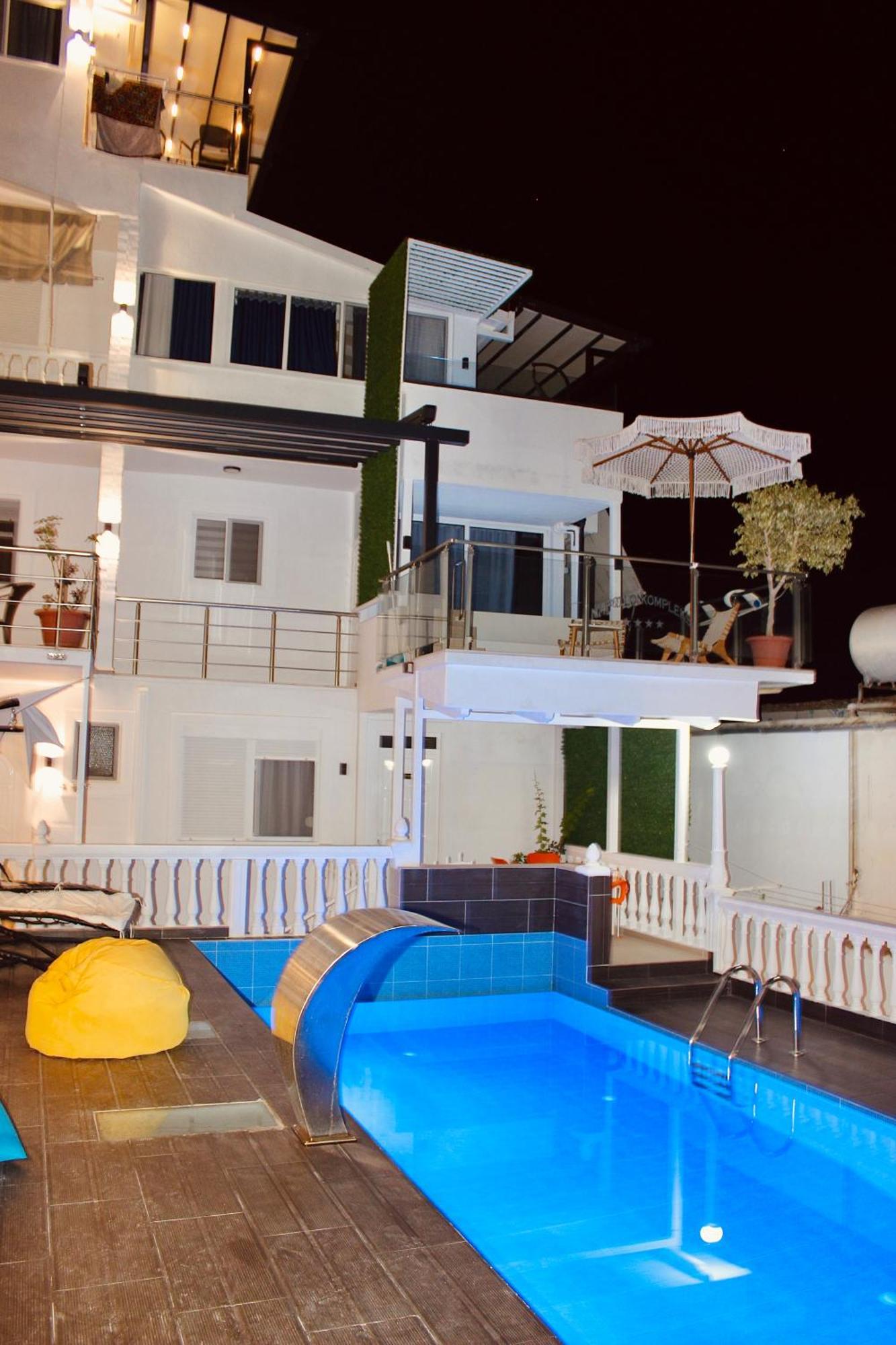 Qeparo Napolon Complex Hotel Екстериор снимка