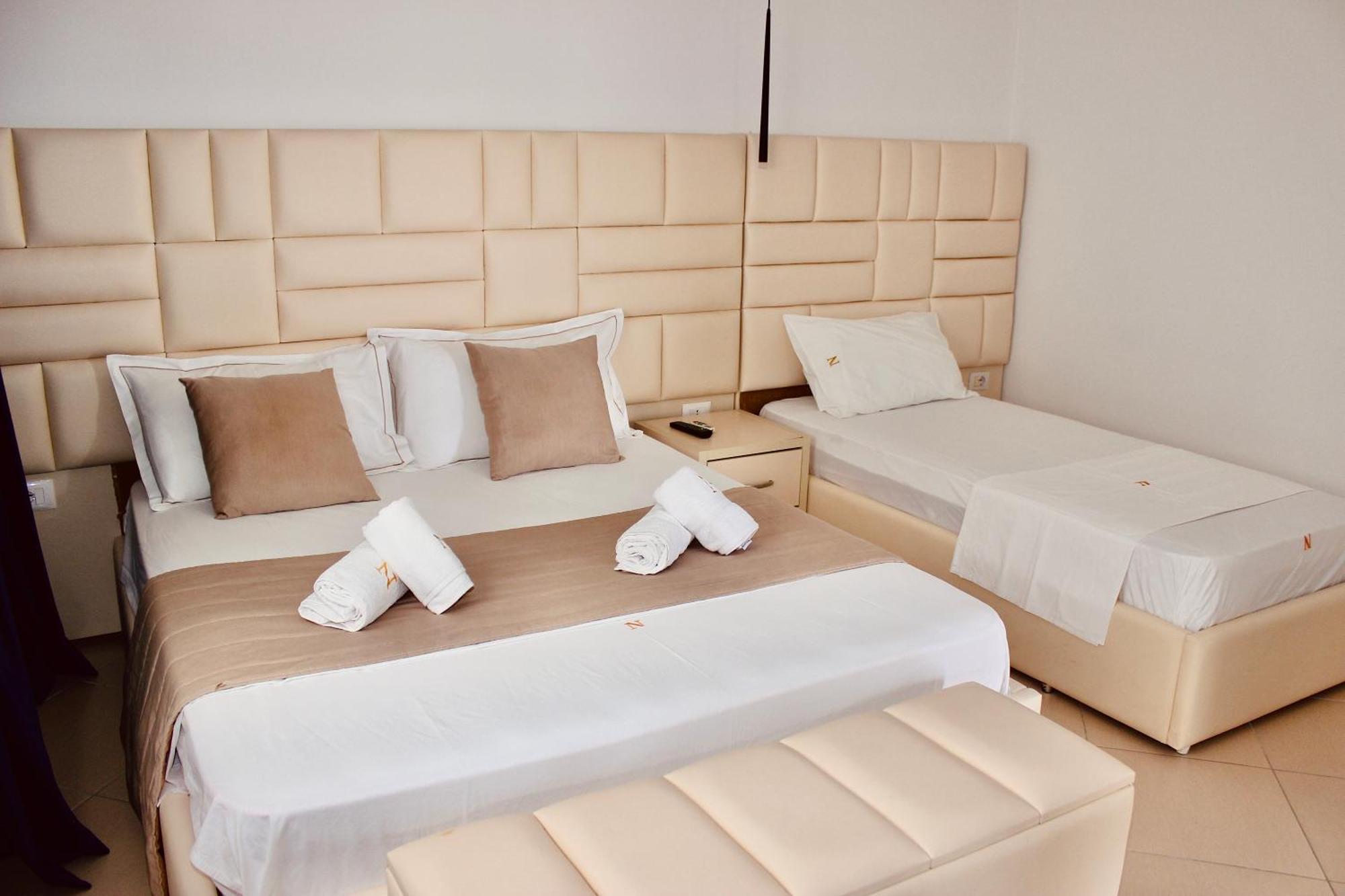 Qeparo Napolon Complex Hotel Екстериор снимка