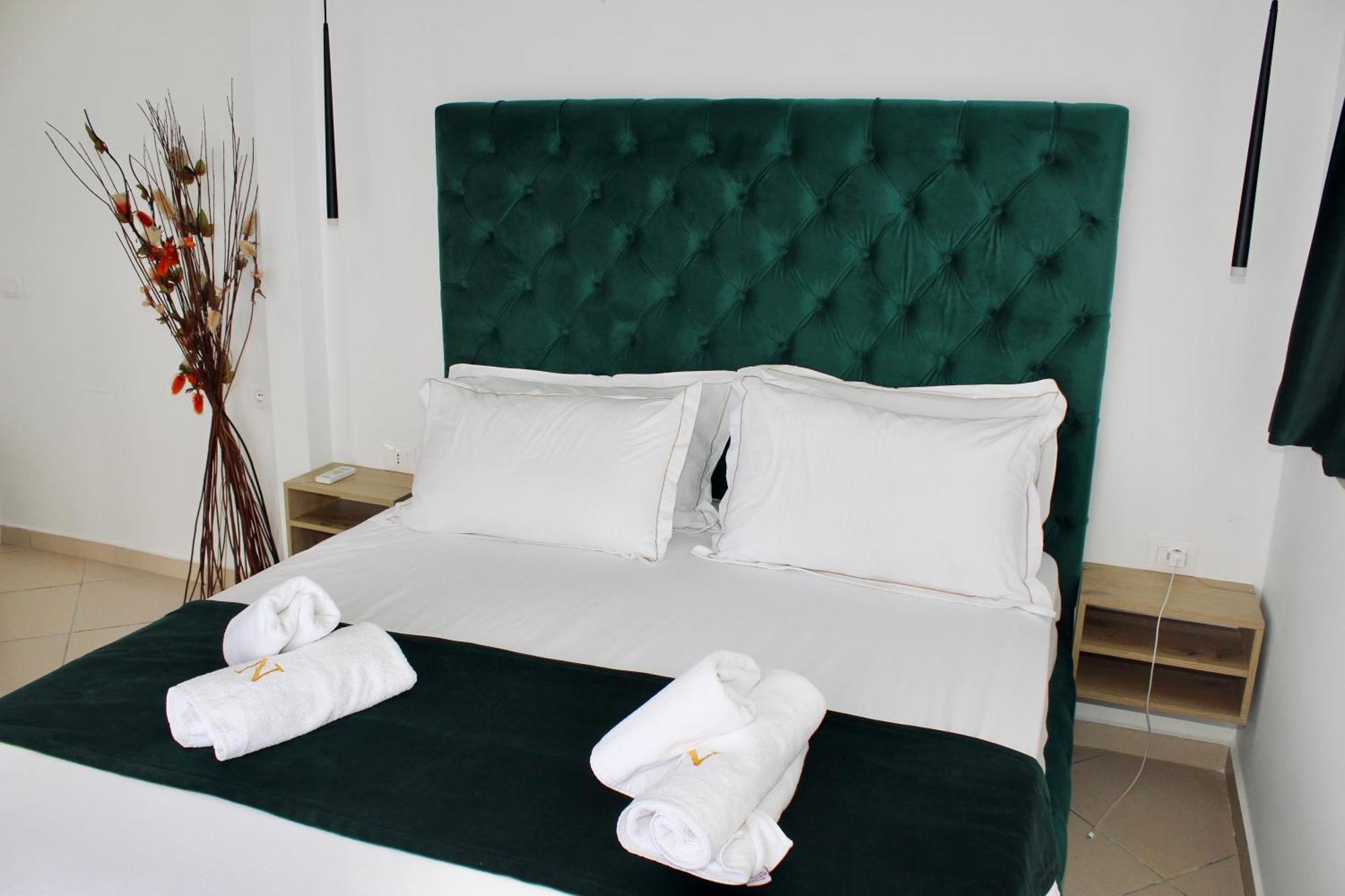 Qeparo Napolon Complex Hotel Екстериор снимка
