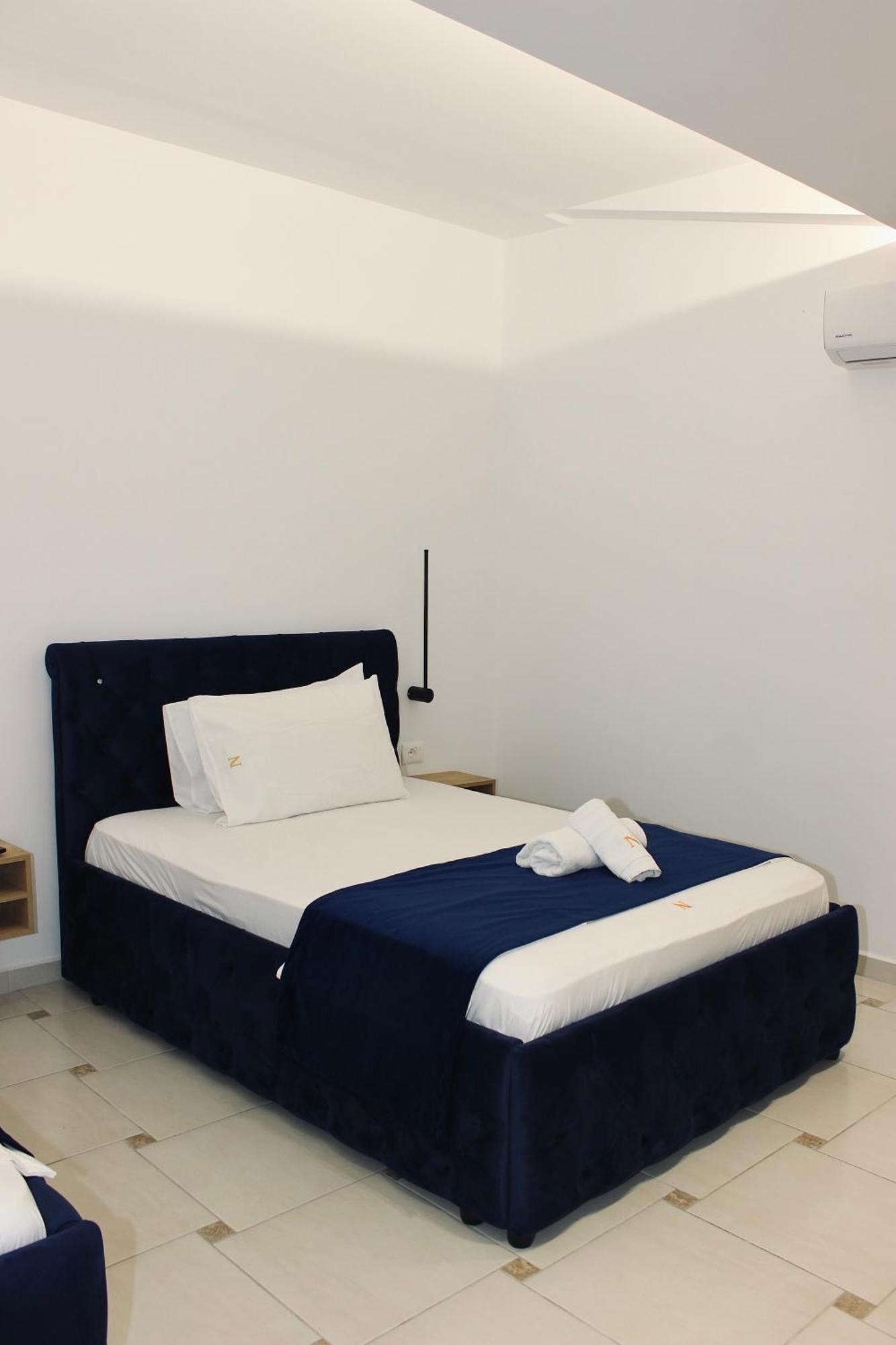 Qeparo Napolon Complex Hotel Екстериор снимка